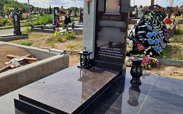 Элитный памятник К-39 из трех видов гранита на Северном кладбище — портфолио Ripstore