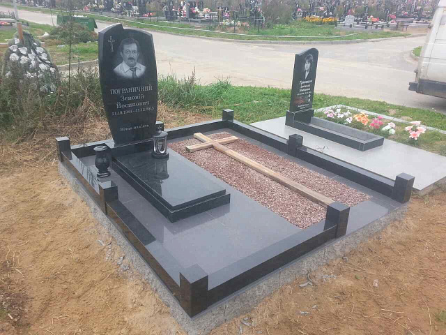 Вертикальный памятник А-70