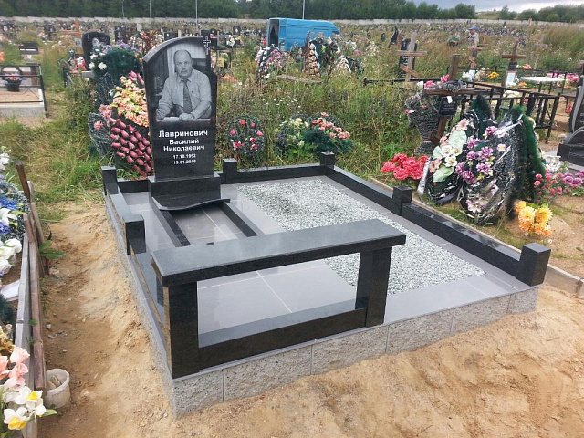 Вертикальный памятник А-26