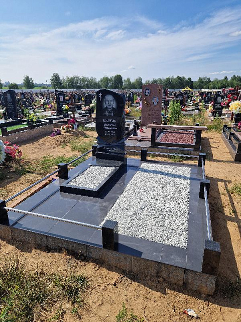 Вертикальный памятник А-02